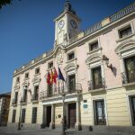 MADRID.-Sucesos.- AMP.- Tres detenidos como presuntos autores de un robo con fuerza cometido en el Ayuntamiento de Alcalá