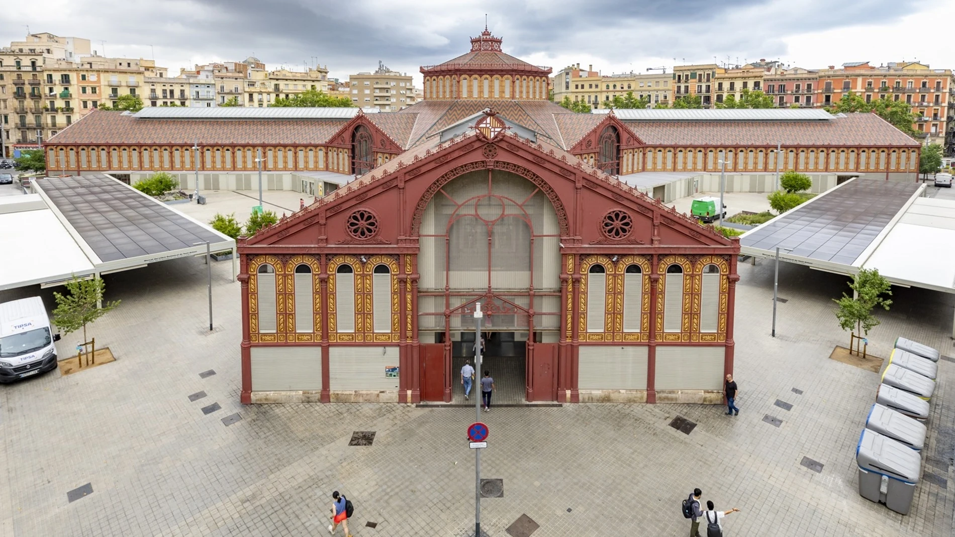 Placas solares sobre el mercado de Sant Antoni