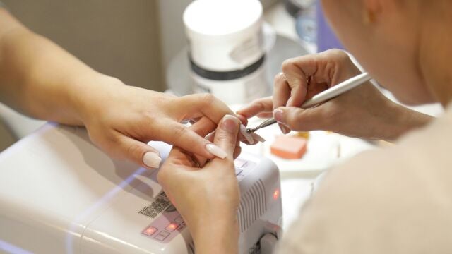 Adiós al gel y al semipermanente: la UE prohíbe ingredientes clave a partir del 1 de septiembre