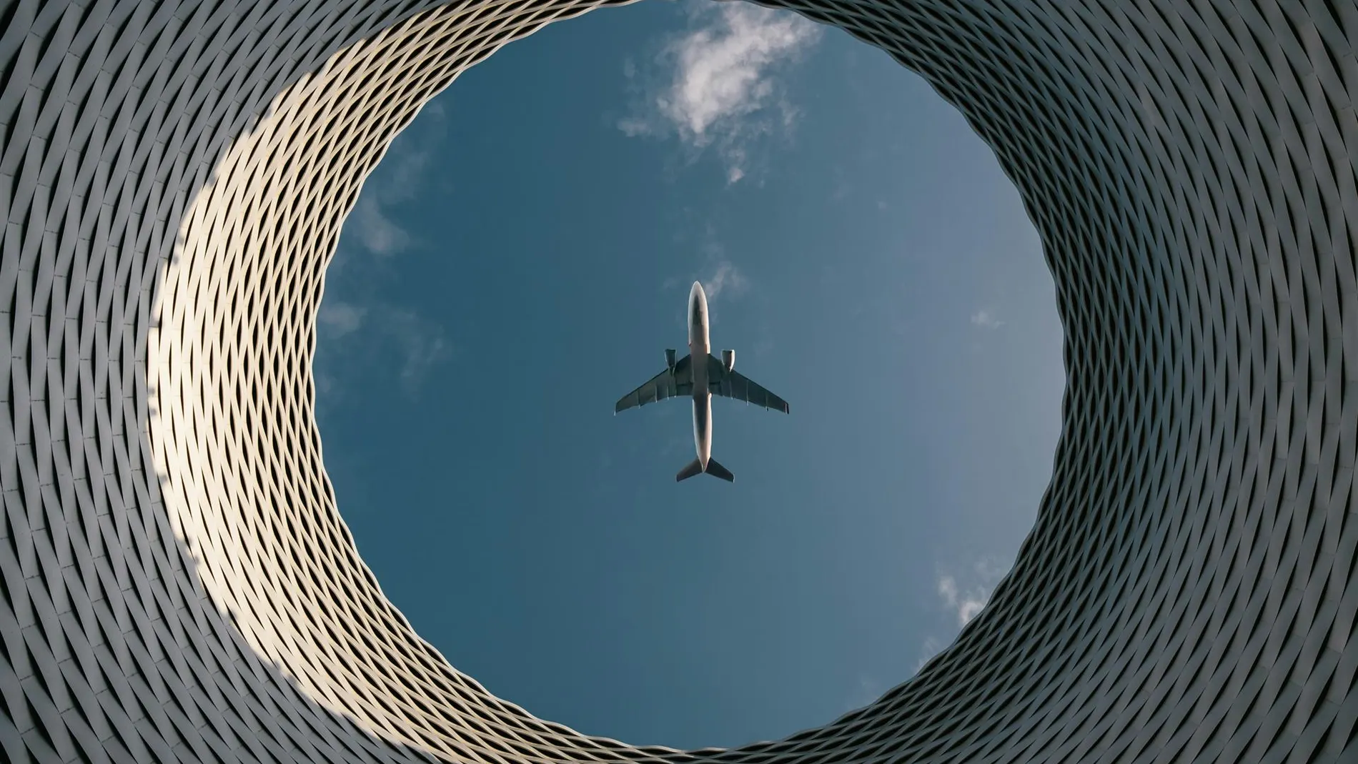 Economía.- Las afectaciones de vuelo disminuyen a pesar de temporada alta de viajes, pero las cifras casi se duplican