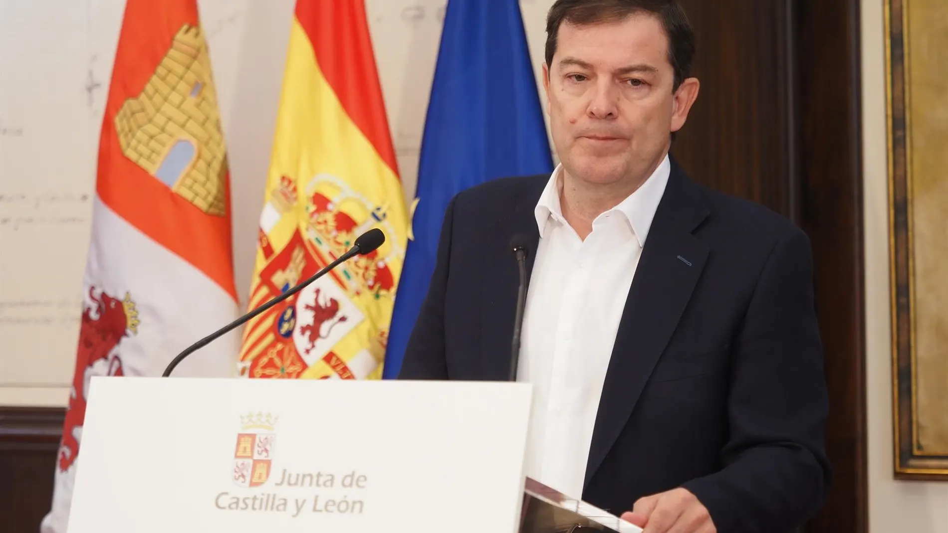 Junta defiende a Mañueco tras la negativa de bomberos forestales a saludarle: "Ocurre a los políticos que dan la cara"