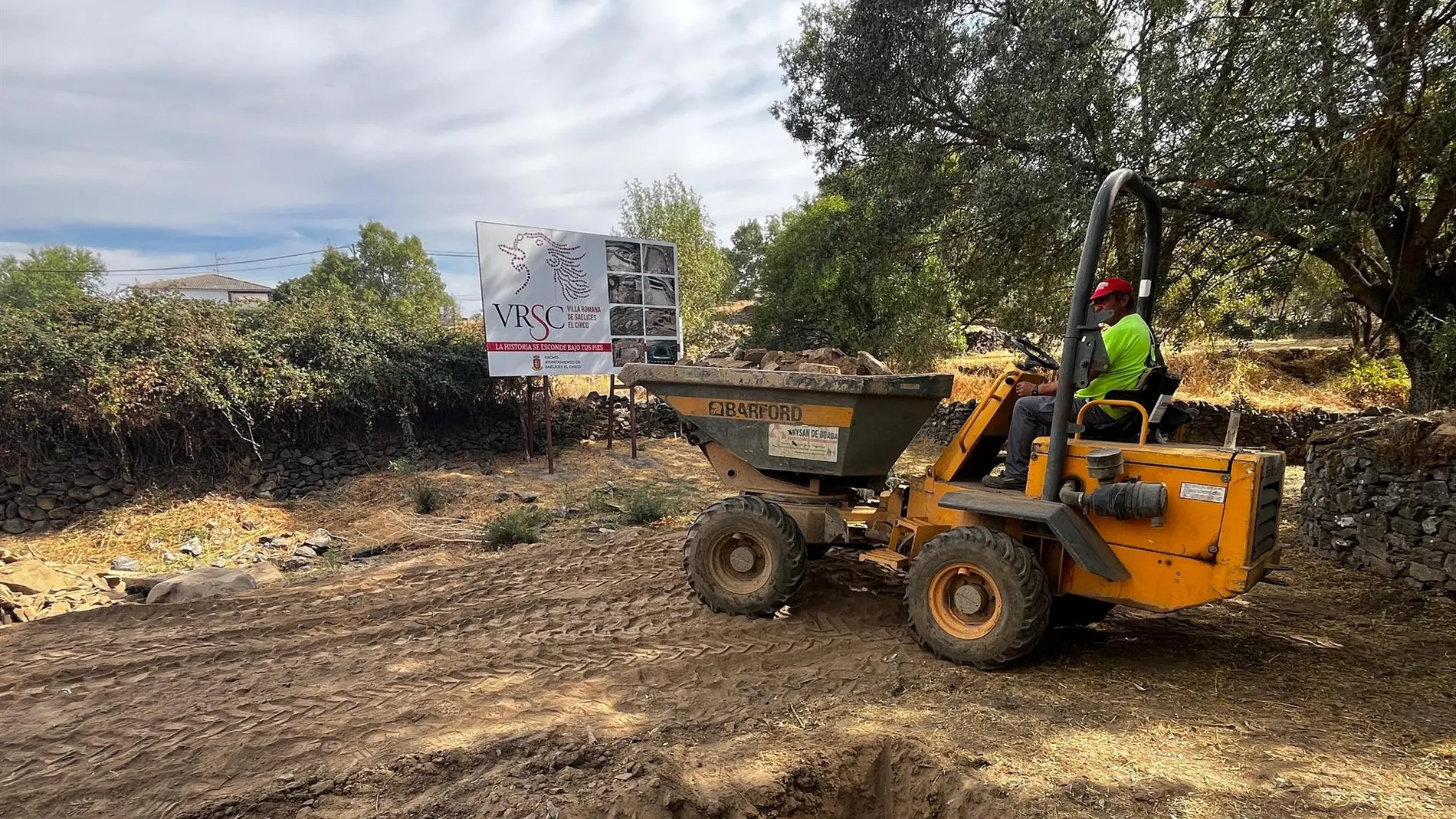 Un operario trabaja en una obra de Salamanca