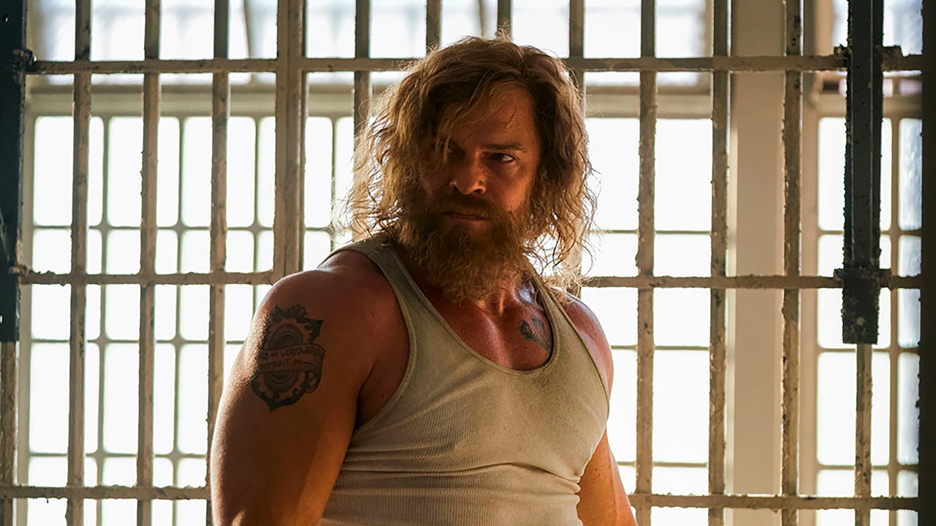 Solo 4 líneas de diálogo: Alan Ritchson ('Reacher') protagoniza 'Motor City', con banda sonora de Jack White, de The White Stripes