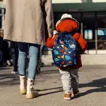 Imagen de un niño antes de entrar al colegio