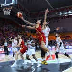 Willy intenta anotar ante Georgia