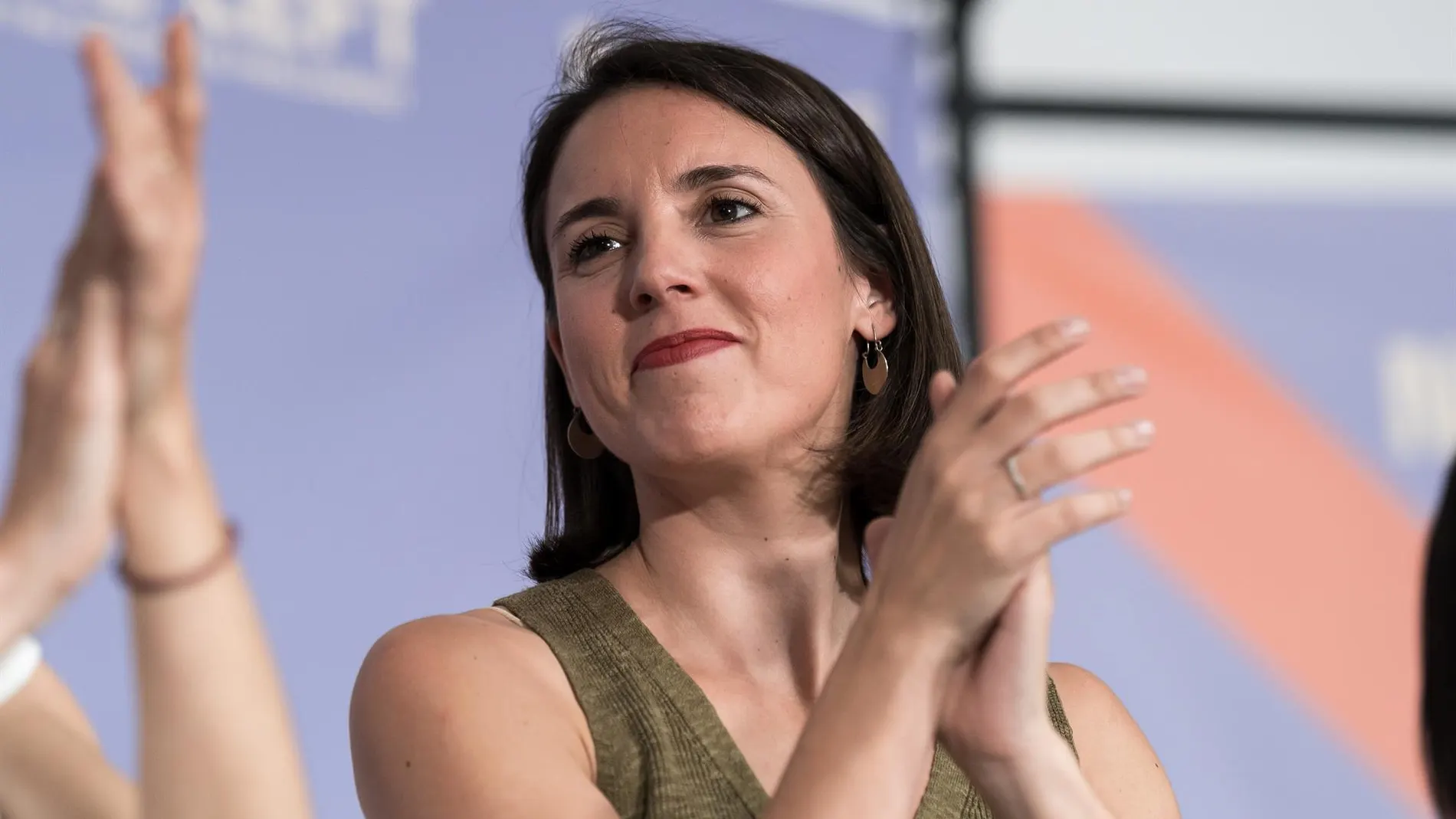 Irene Montero critica que PP y Vox se escandalizan por el reparto de menores "porque son negros"