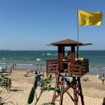 Cádiz.- El amarillo predomina este jueves en las playas de Cádiz excepto en Conil y Camposoto, con bandera roja