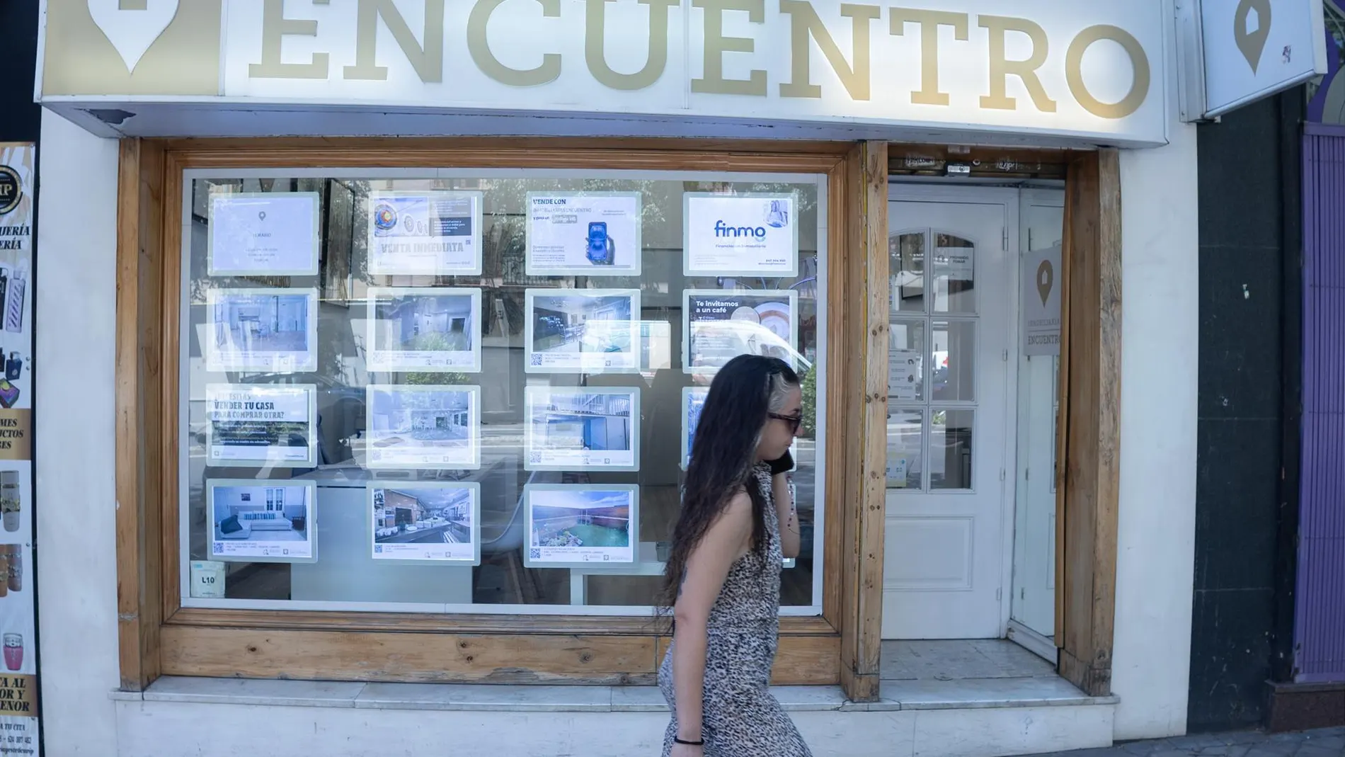 Economía/Vivienda.- La compraventa de viviendas crece casi un 6% en junio, hasta las 68.128 unidades, según notarios