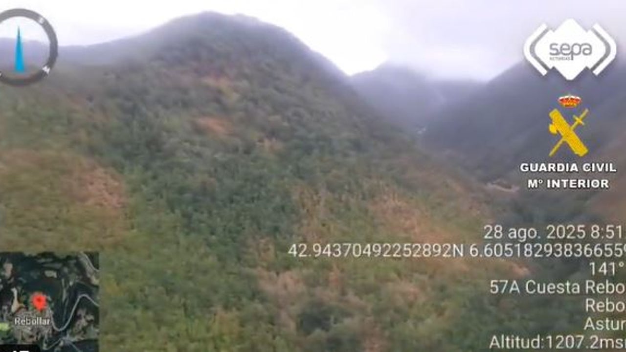 La lluvia frena el incendio de Ibias (Asturias) y permite el regreso de los vecinos evacuados