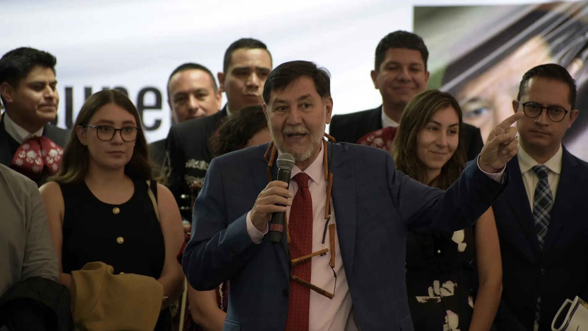 México.- Dos senadores mexicanos se enfrentan a golpes al término de una sesión parlamentaria