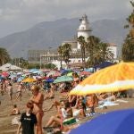 Una playa de Málaga a rebosar de bañistas