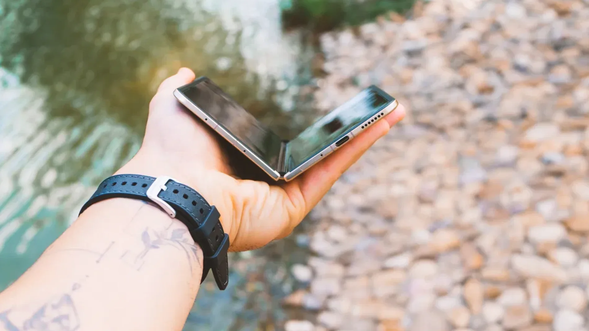HONOR Magic V5 en la mano