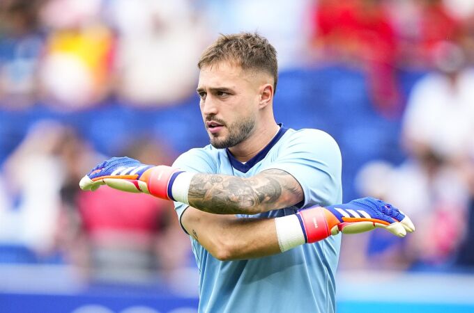 Fútbol.- Arnau Tenas refuerza la portería del Villarreal hasta 2029