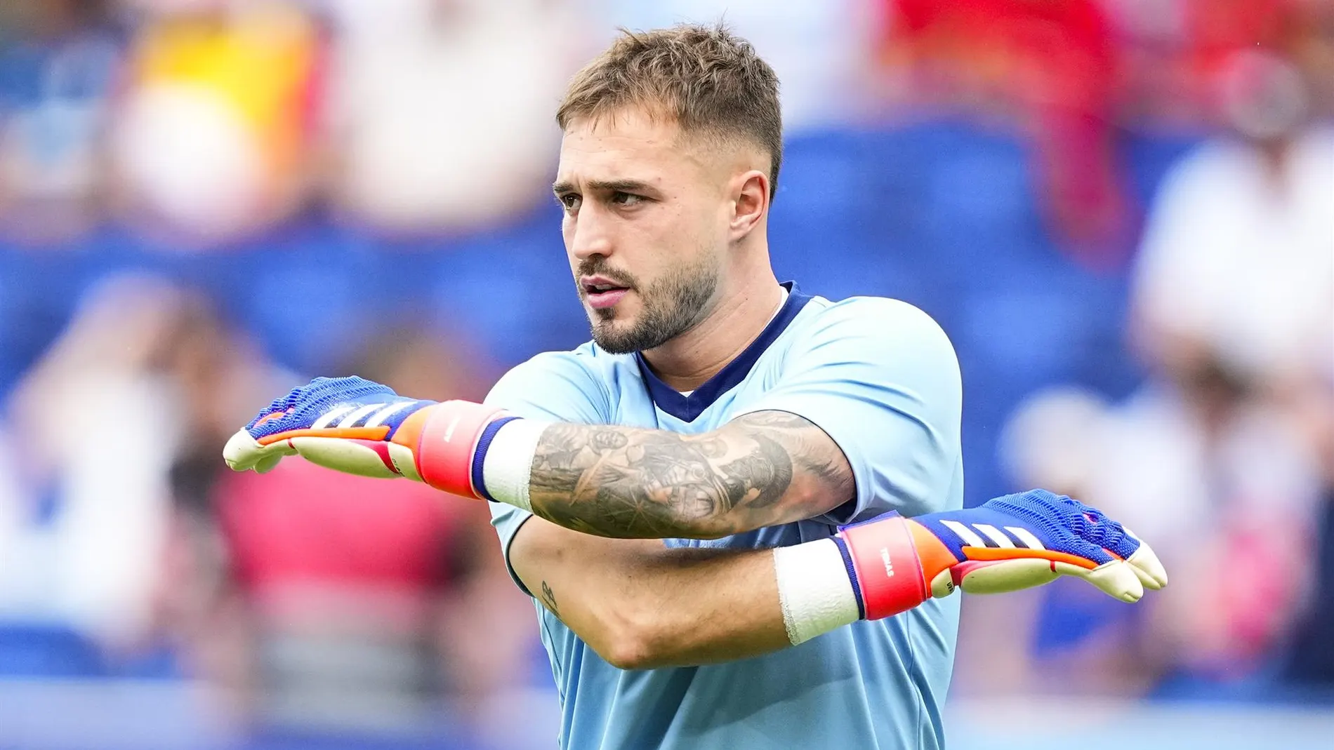 Fútbol.- Arnau Tenas refuerza la portería del Villarreal hasta 2029