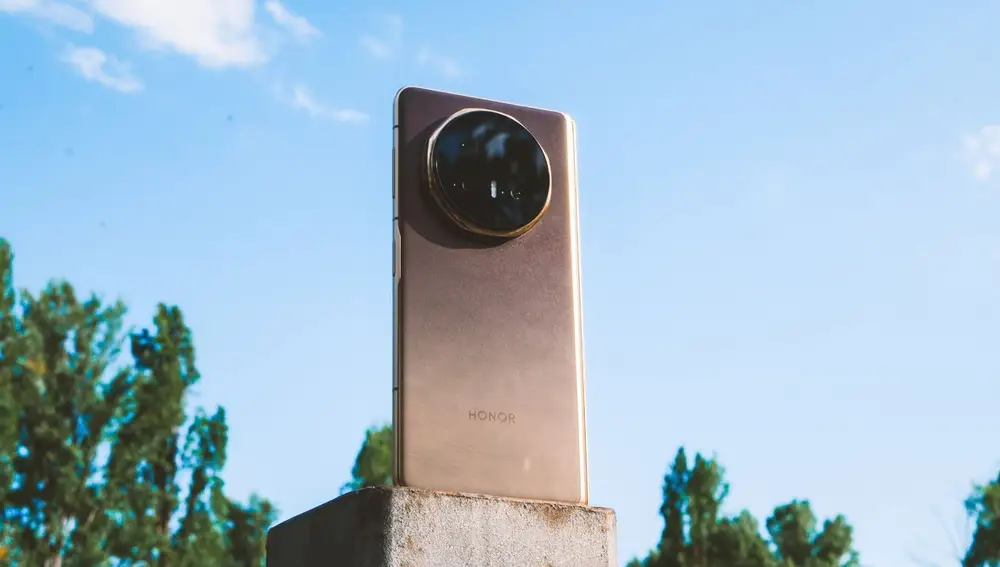 El HONOR Magic V5 es uno de los smartphones plegables más delgados del mercado
