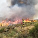 Bomberos forestales de la Generalitat de Valencia colaboran en la extinción de los incendios de Yeres e Igüeña, en León