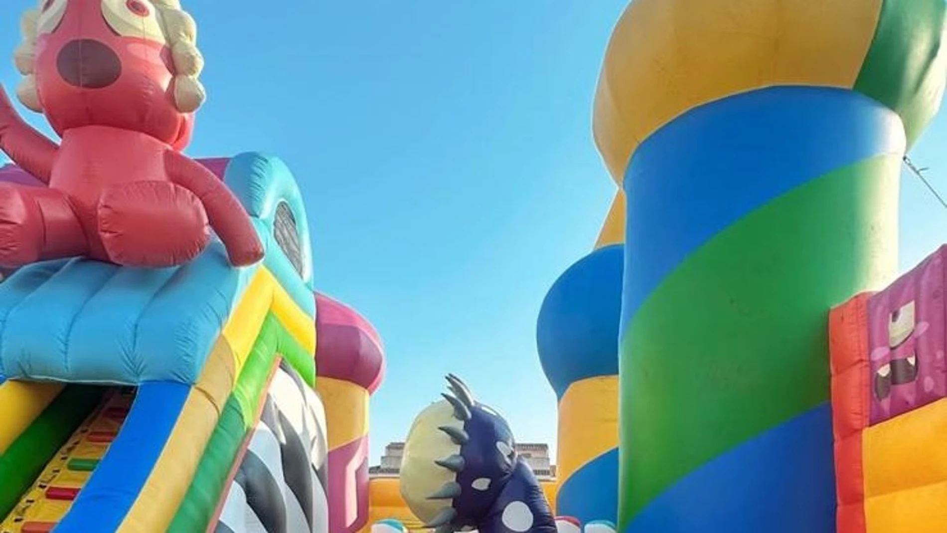 Baleares tiene el castillo hinchable para adultos más grande de España