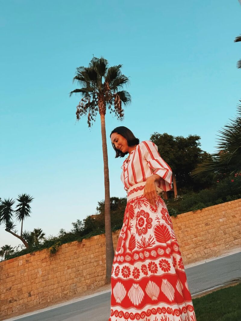 Tamara Falcó con conjunto bohemio.