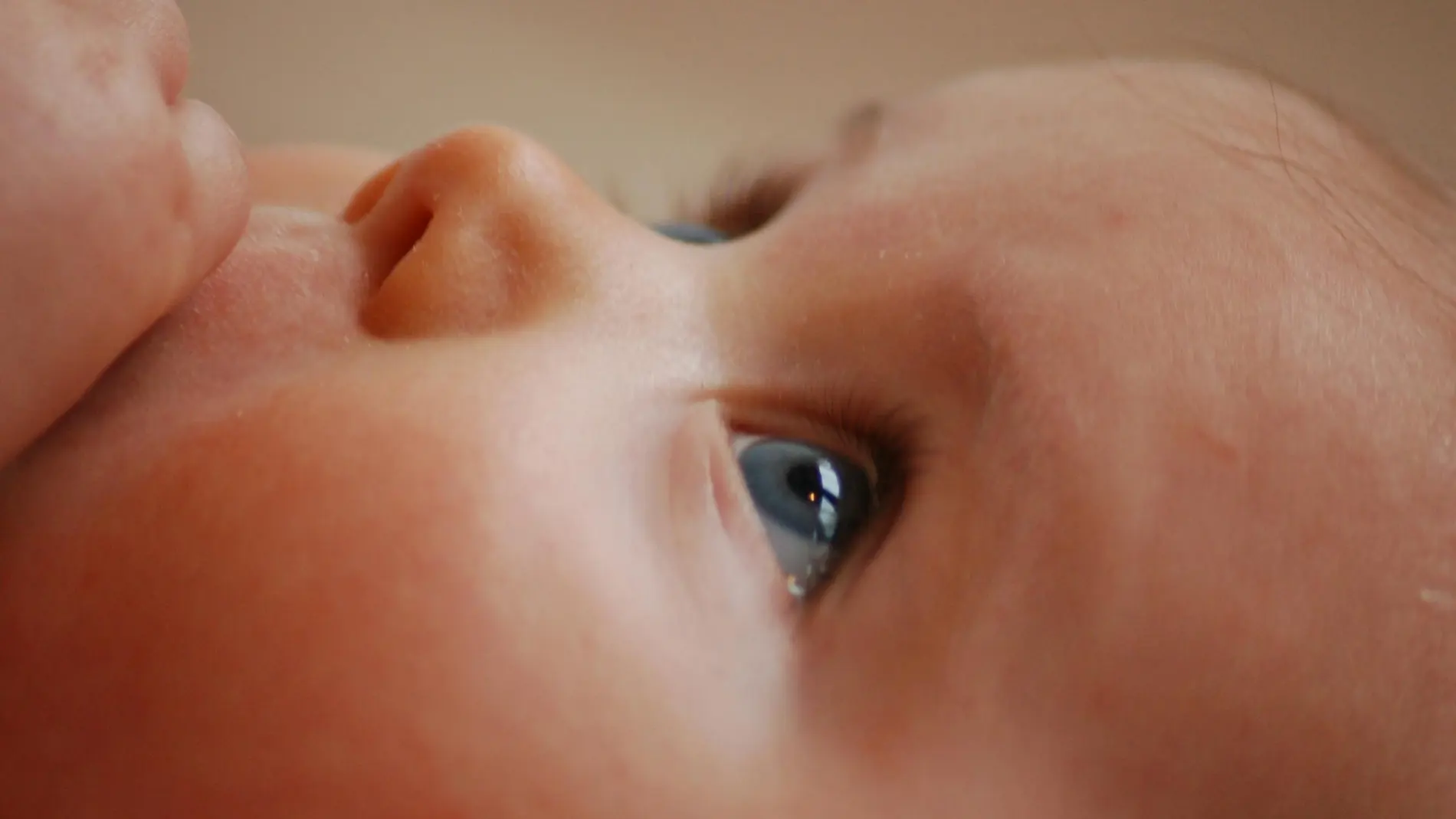 Bebé ojos azules