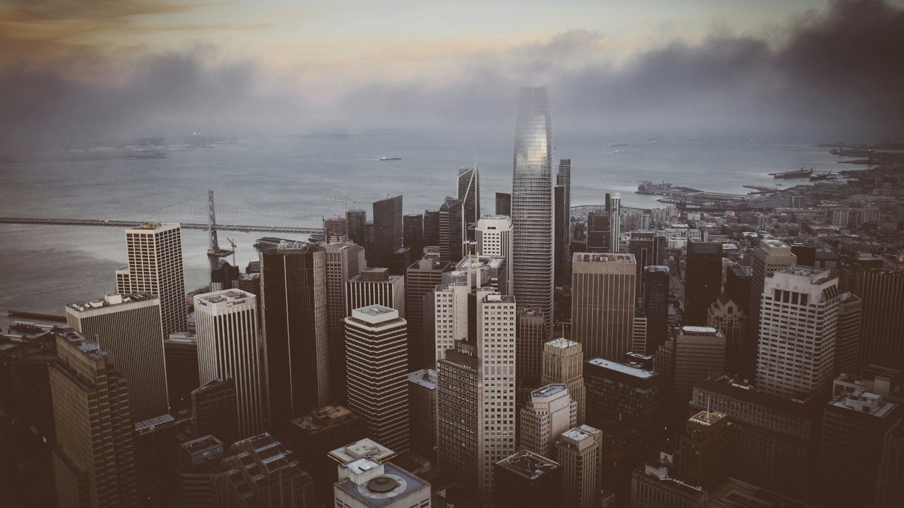 En qué consiste la regla china del "996" que ya está llegando a Silicon Valley