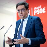 Óscar López carga contra el "racismo puro" de Ayuso: "No puede ser que sea un problema acoger a menores africanos"