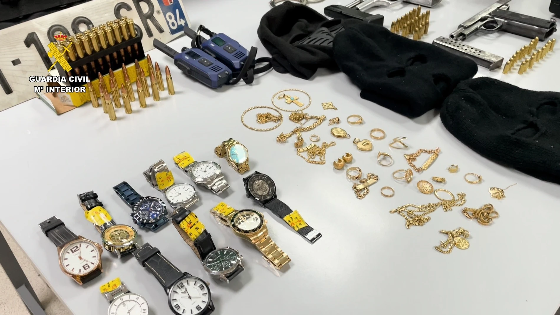 Efectos sustraídos al grupo criminal en la operación Bankasalt. REMITIDA / HANDOUT por Guardia Civil Fotografía remitida a medios de comunicación exclusivamente para ilustrar la noticia a la que hace referencia la imagen, y citando la procedencia de la imagen en la firma 29/08/2025