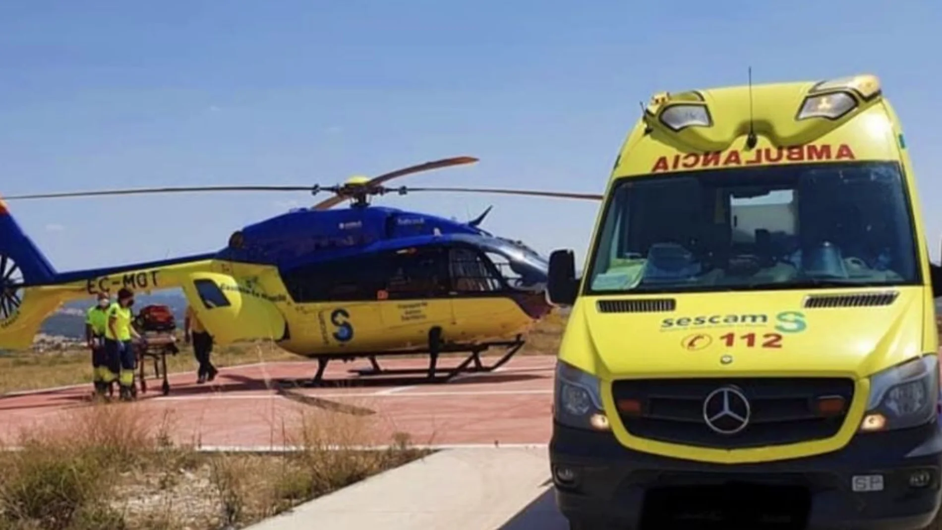 Helicóptero y ambulancia del Sescam