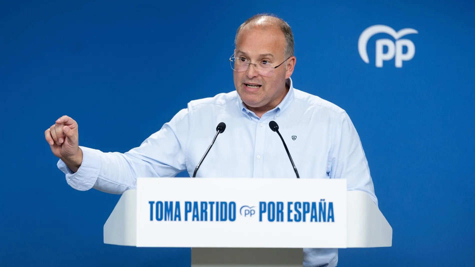 Tellado condena el ataque a la sede del PP de Huesca: "No impedirá que sigamos defendiendo nuestras ideas"