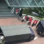 La policía de Malasia arresta a más de 400 integrantes de una empresa con lazos al Manchester United 