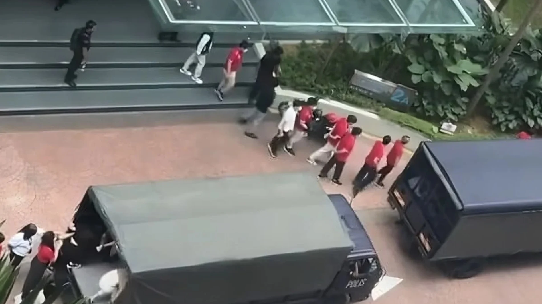 La policía de Malasia arresta a más de 400 integrantes de una empresa con lazos al Manchester United