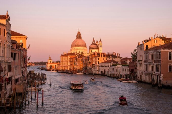 La luz otoñal envuelve a Venecia en una bruma dorada que no deja indiferente a nadie 