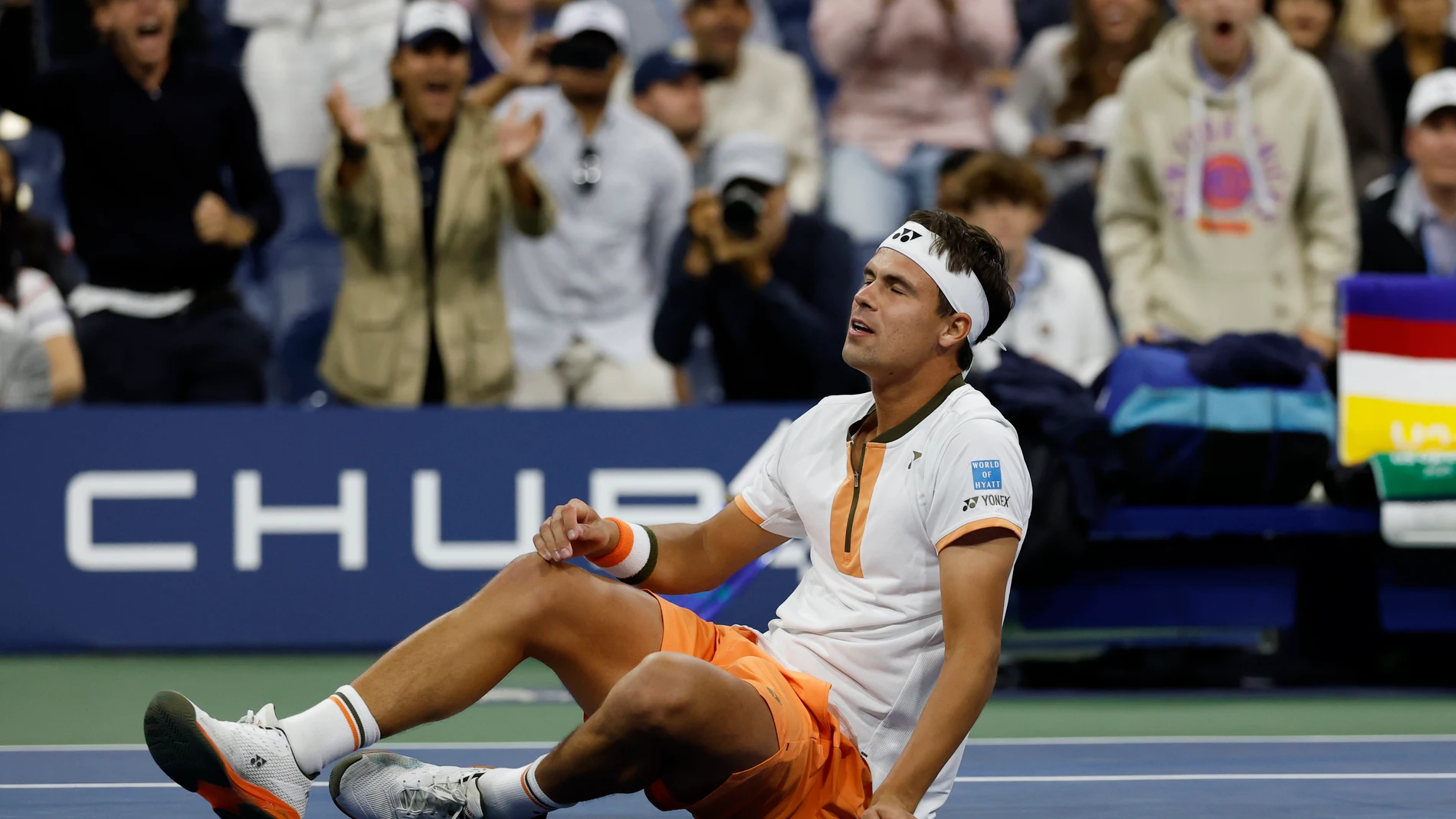 FLUSHING MEADOWS (United States), 29/08/2025.- Daniel Altmaier of Germany lies on the ground after defeating Stefanos Tsitsipas of Greece in a five set match during the second round of the US Open Tennis Championships at the USTA Billie Jean King National Tennis Center in Flushing Meadows, New York, USA, 28 August 2025. The US Open tournament runs from 24 August through 07 September. (Tenis, Alemania, Grecia, Nueva York) EFE/EPA/JOHN G. MABANGLO