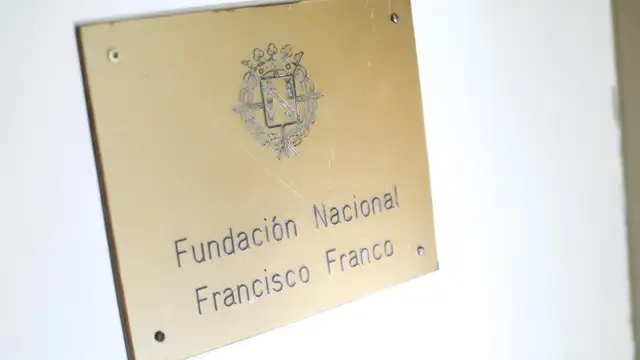 Placa en la entrada a la sede de la Fundación Francisco Franco en Madrid Placa en la entrada a la sede de la Fundación Francisco Franco en Madrid