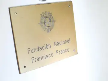 Placa en la entrada a la sede de la Fundación Francisco Franco en Madrid Placa en la entrada a la sede de la Fundación Francisco Franco en Madrid