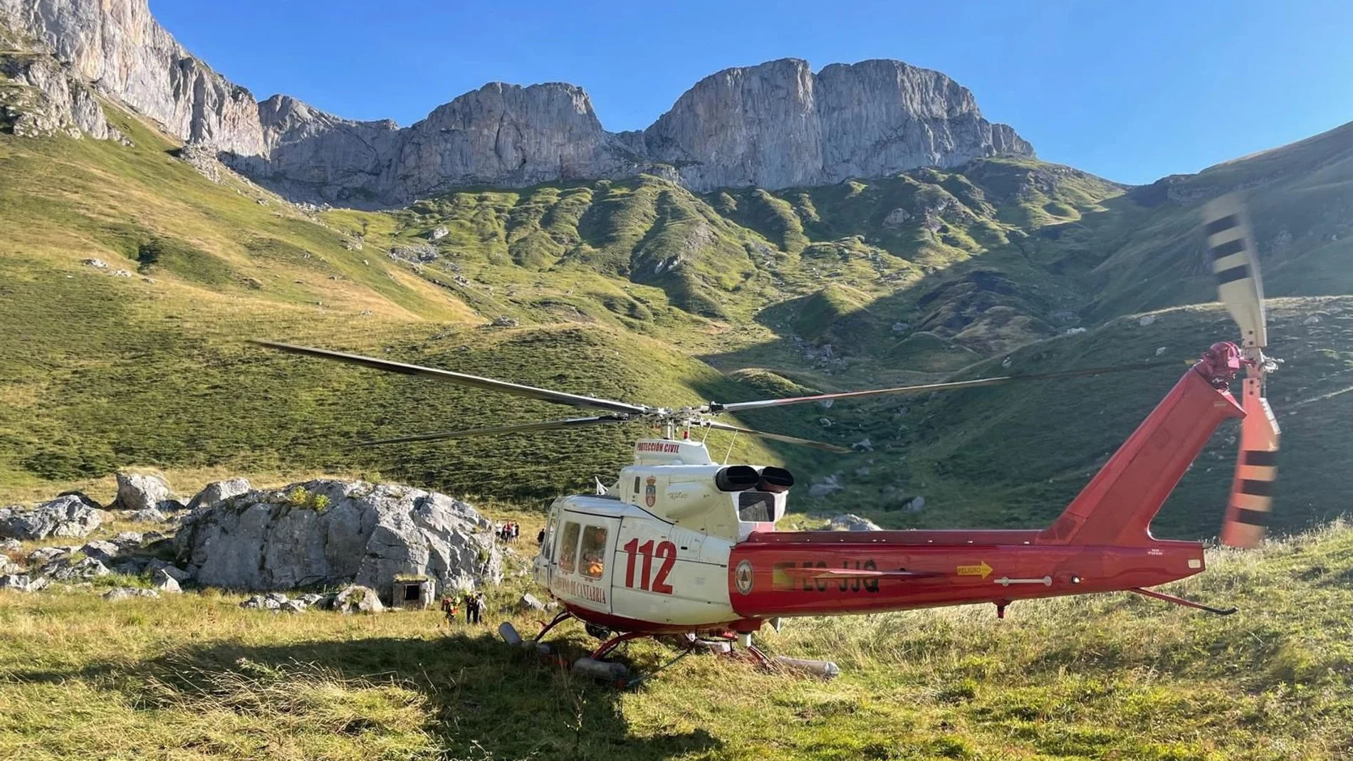 Sucesos.- Rescatada en helicóptero una senderista que se golpeó la cabeza en una ruta en Guriezo (Cantabria)