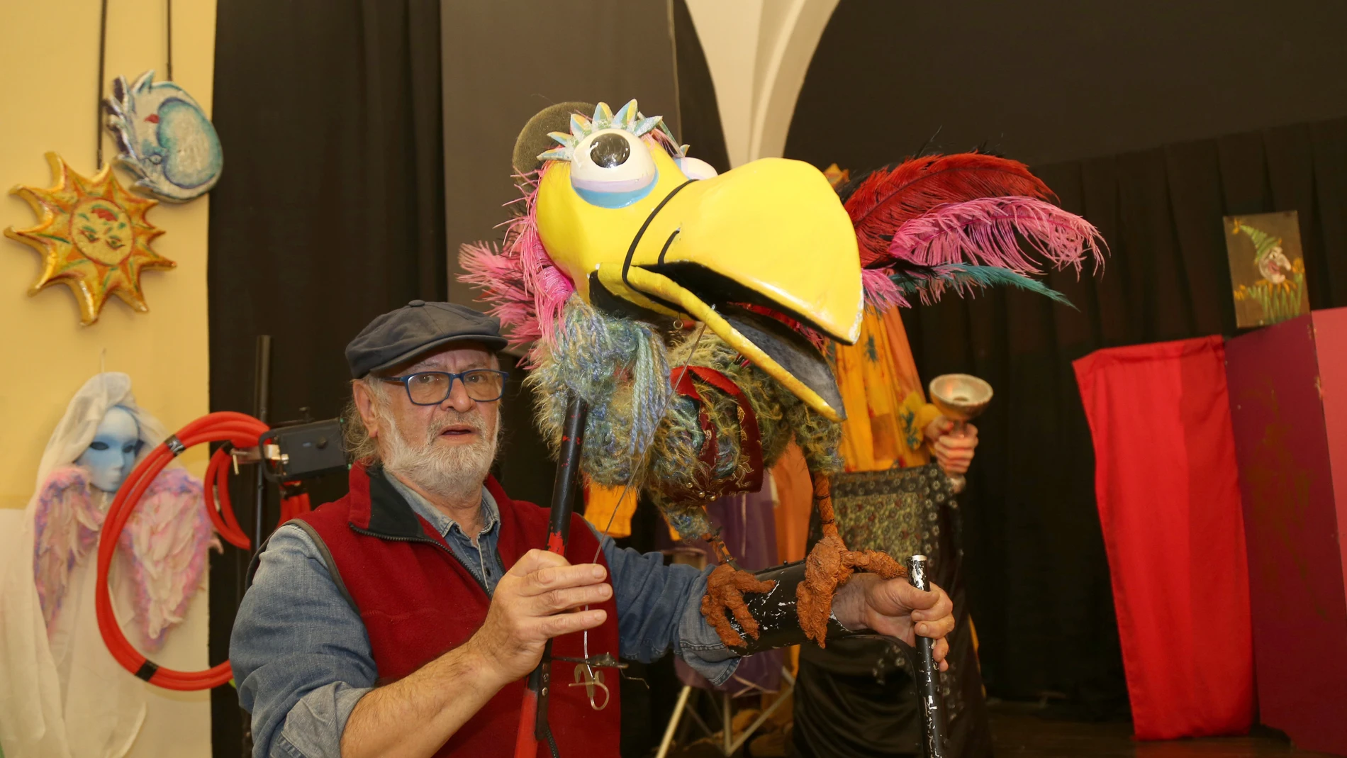 Taller de títeres de Palredes de Nava (Palencia) El artesano y titiritero Miguel Ordoñez