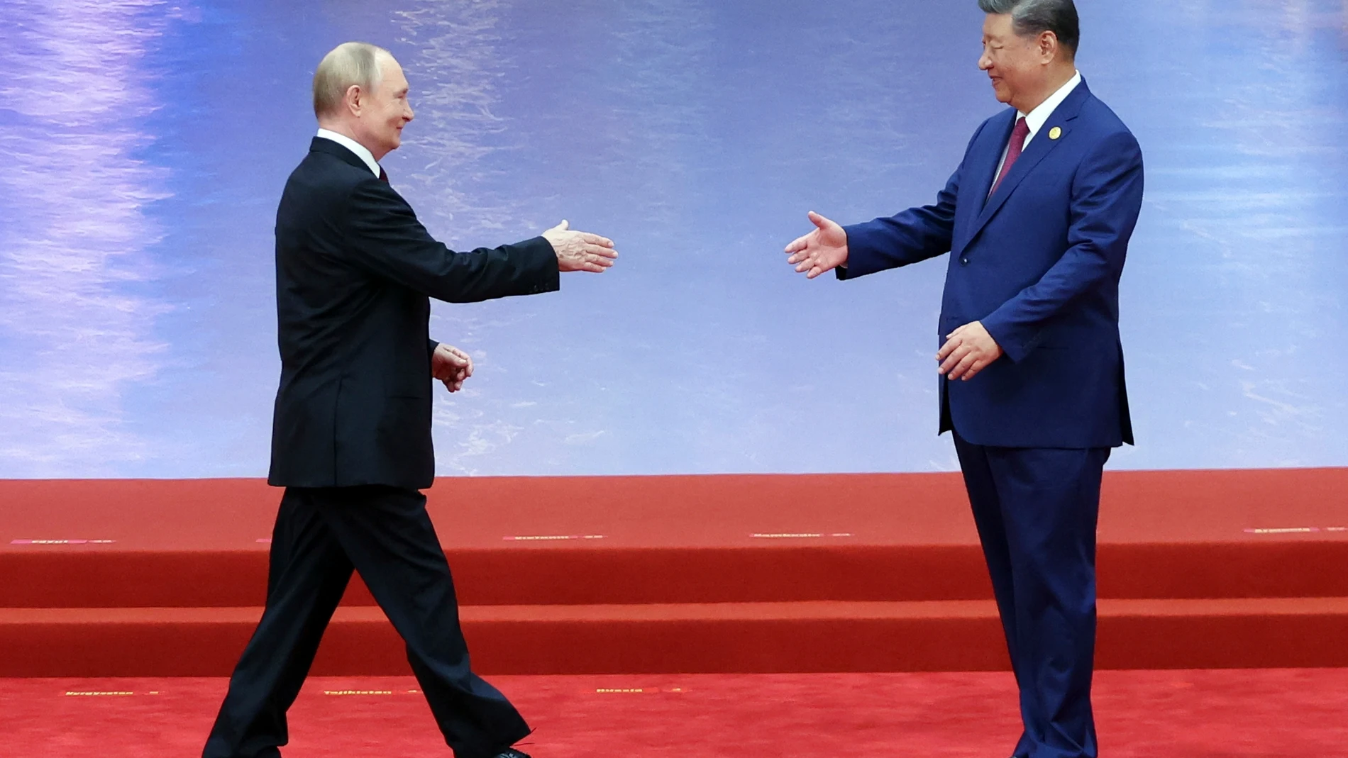 Russian President Vladimir Putin, left, and Chinese President Xi Jinping shake hands during a ceremony to welcome Heads of States of the Shanghai Cooperation Organization (SCO) summit in Tianjin, China , on Sunday, Aug. 31, 2025. (Alexander Kazakov, Sputnik, Kremlin Pool Photo via AP)
