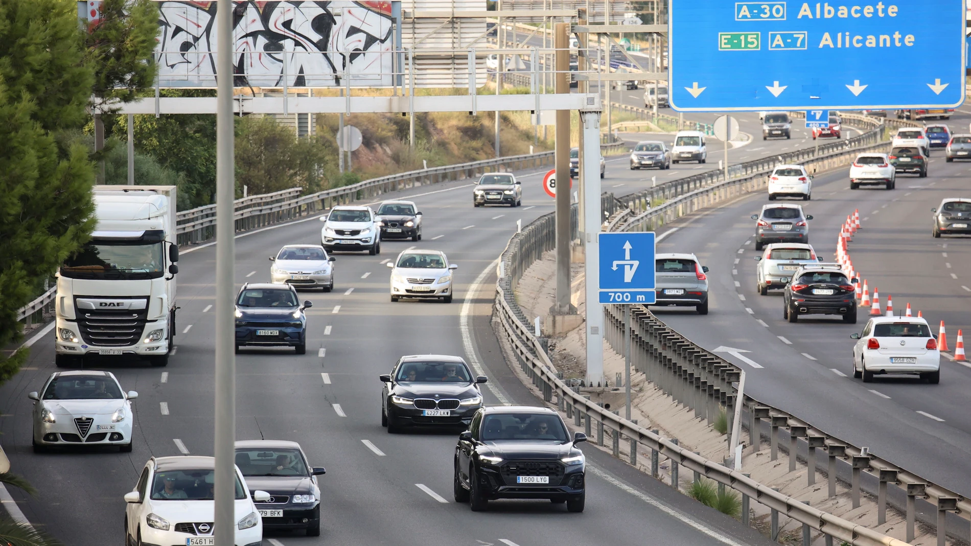 MURCIA, 31/08/2025.- La DGT prevé más de 200.000 desplazamientos por las carreteras de la Región de Murcia en la operación retorno del verano, la imagen pertenece al enlace de la A-30 con la A-7 en Murcia está tarde a las 19:30h. EFE/Juan Carlos Caval