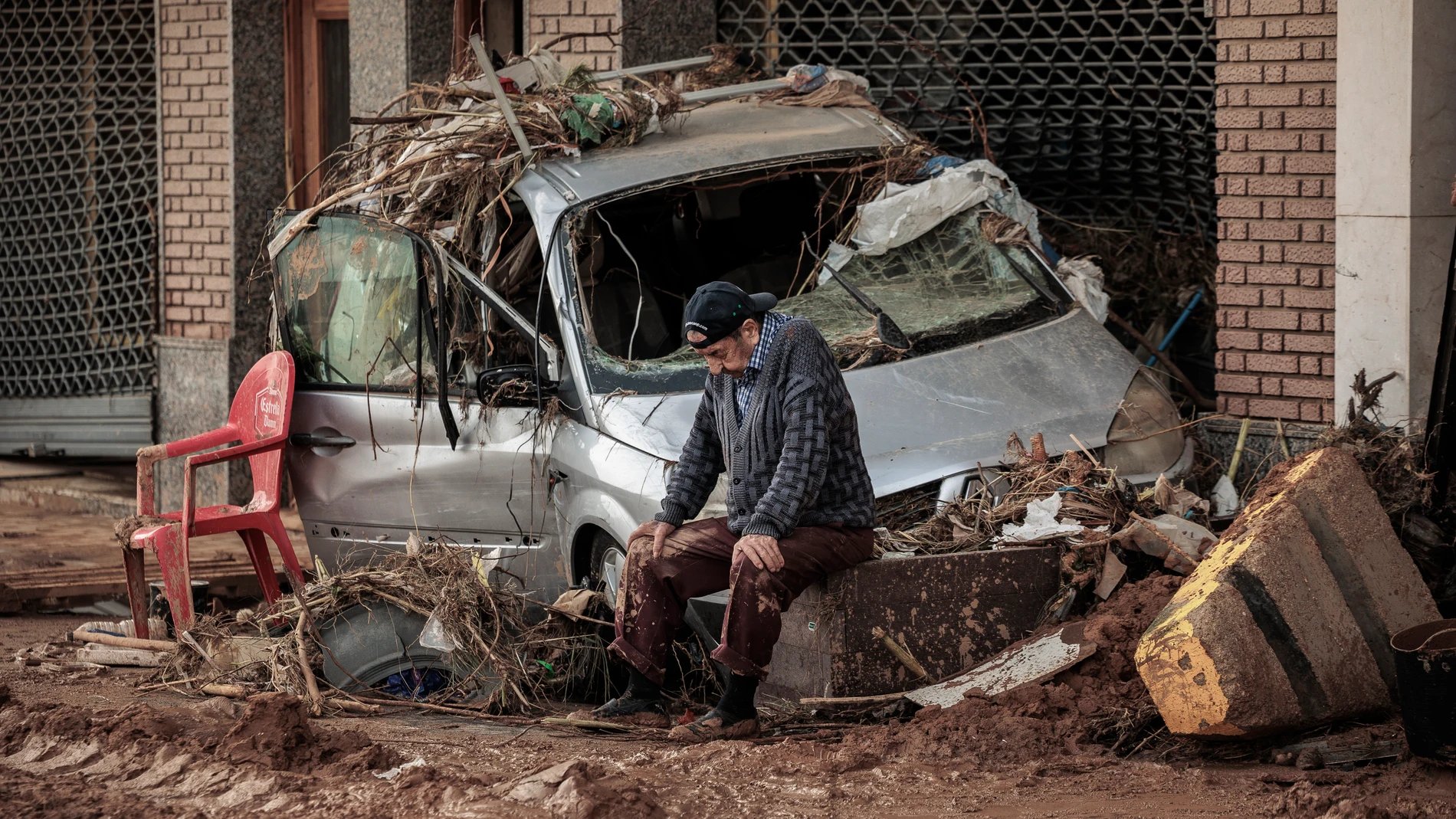 GRAFCVA9079. VALÈNCIA, 31/08/2025.- El fotoperiodista valenciano Biel Aliño ha ganado el primer premio en la categoría de Noticias (Ensayo) del concurso 'Picture of the Year Latam', convocado por Poy Latam, por una serie sobre la dana del 29 de octubre que devastó la provincia de Valencia, dentro de la cobertura gráfica que hizo para la Agencia EFE. La fotografía es una de las imágenes que forma parte de la serie premiada. EFE/oBiel Aliñ