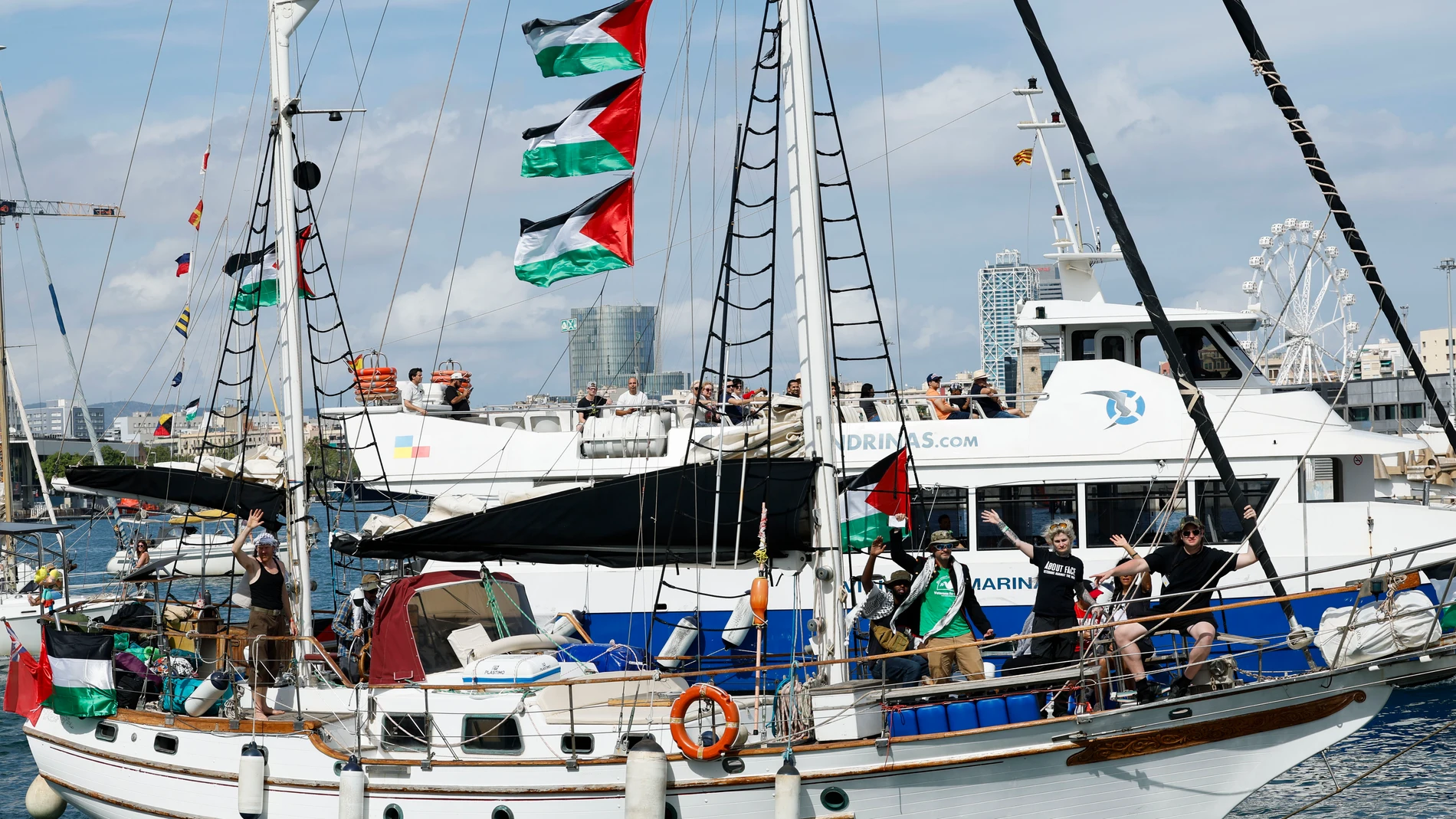 FOTODELDIA BARCELONA, 31/08/2025.- Vista de uno de los barcos que forman parte de la flotilla en el puerto de Barcelona este domingo. La flotilla Global Sumud sale este domingo desde Barcelona y con destino a Gaza, en una acción solidaria con el pueblo palestino en la que participan entidades de 44 países. EFE/ Toni Albir