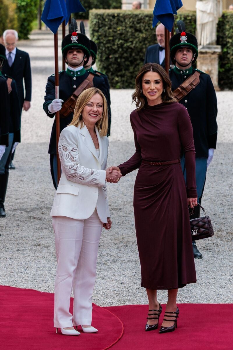 Rania de Jordania con vestido al estilo más Letizia.