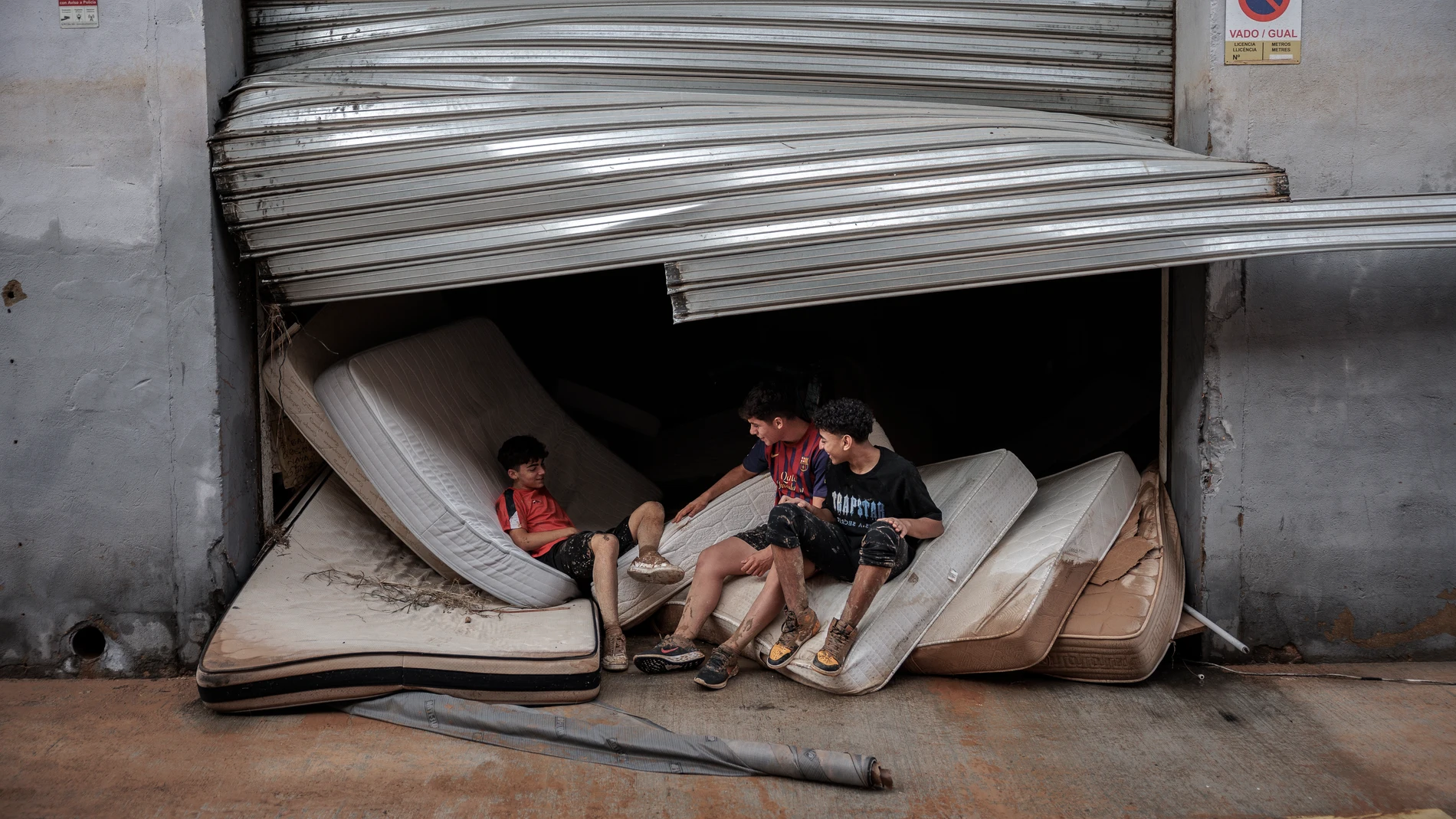 GRAFCVA9078. VALÈNCIA, 31/08/2025.- El fotoperiodista valenciano Biel Aliño ha ganado el primer premio en la categoría de Noticias (Ensayo) del concurso 'Picture of the Year Latam', convocado por Poy Latam, por una serie sobre la dana del 29 de octubre que devastó la provincia de Valencia, dentro de la cobertura gráfica que hizo para la Agencia EFE. La fotografía es una de las imágenes que forma parte de la serie premiada. EFE/oBiel Aliñ