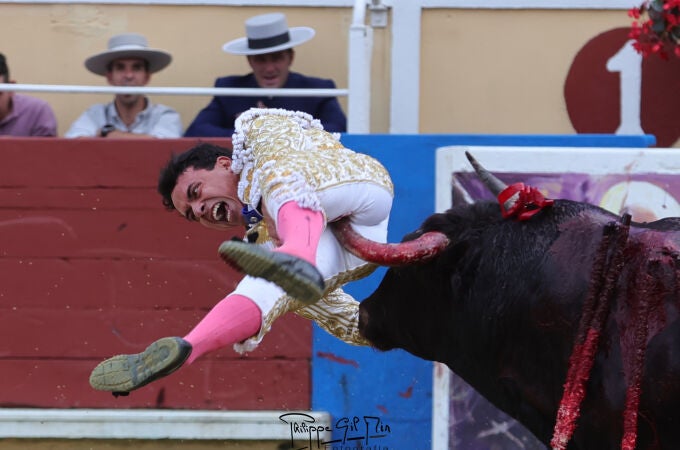 Tremendo momento de la cornada a Juan de Castilla en Bayona
