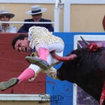 Tremendo momento de la cornada a Juan de Castilla en Bayona