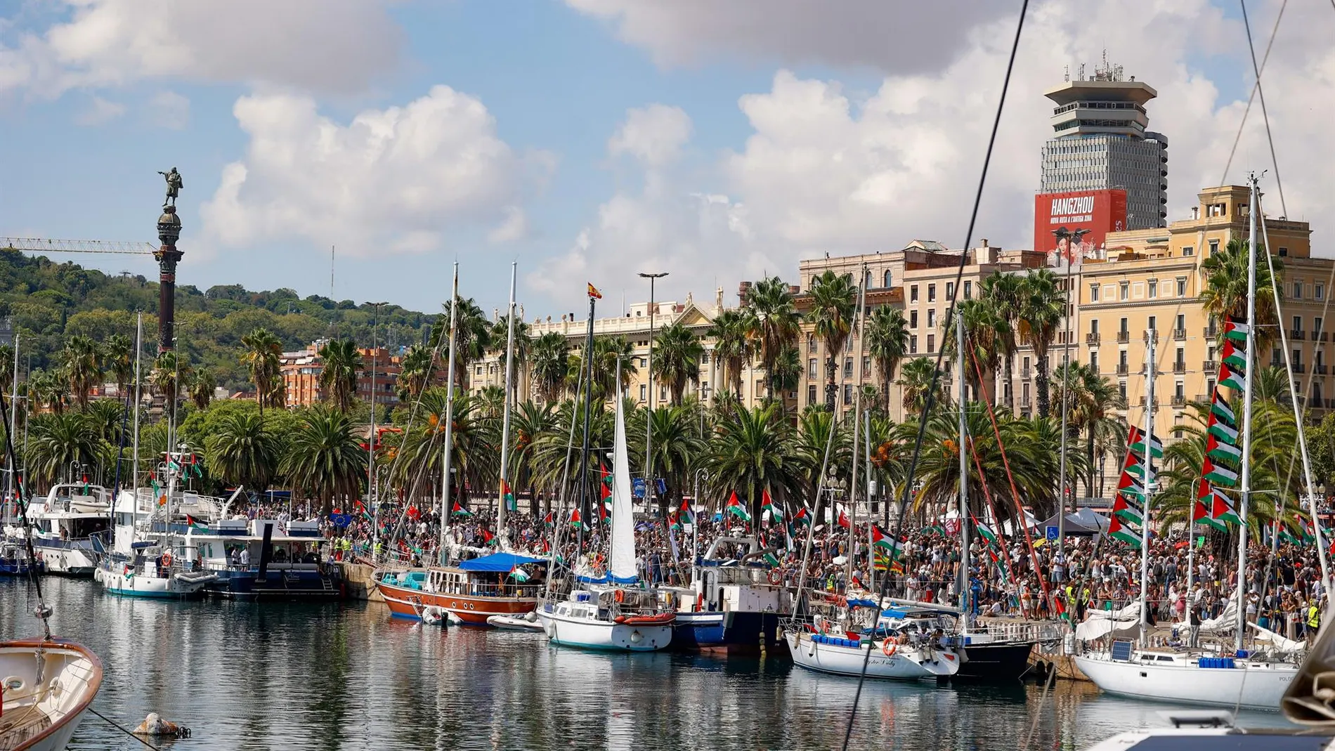 VÍDEO: La Global Sumud Flotilla parte de Barcelona a Gaza con al menos 20 barcos y más de 300 personas