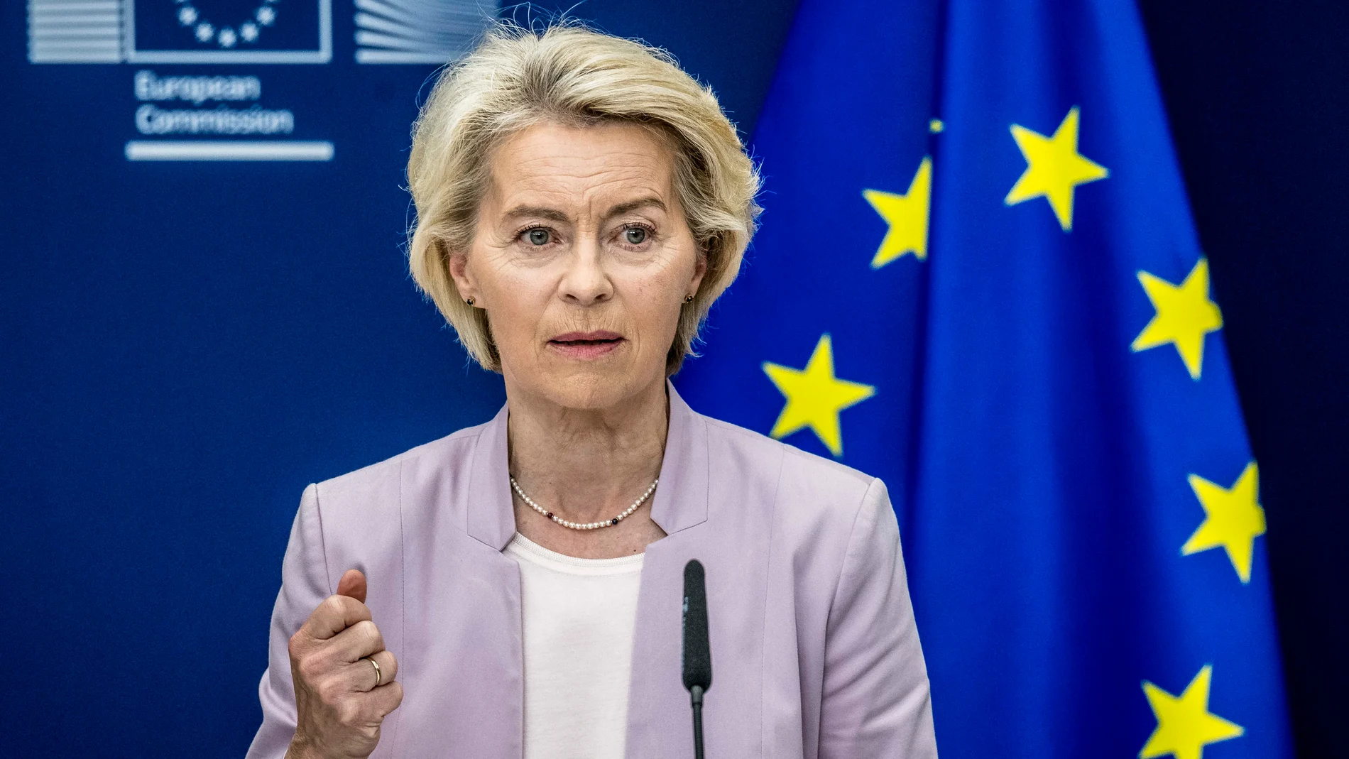 August 17, 2025: Ukrainian President Volodymyr Zelenskyy addresses the press alongside European Commission President Ursula von der Leyen in Brussels, Belgium, Sunday, 17.08.2025. Zelenskyy affirms that the United States fully supports Ukraine and dismisses RussiaA•s territorial demands as unrealistic and impossible to fulfill. Photo by Wiktor Dabkowski Europa Press/Contacto/Wiktor Dabkowski 17/08/2025 ONLY FOR USE IN SPAIN