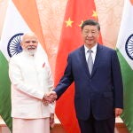 El presidente chino, Xi Jinping, recibe en Tianjin al primer ministro indio, Narendra Modi