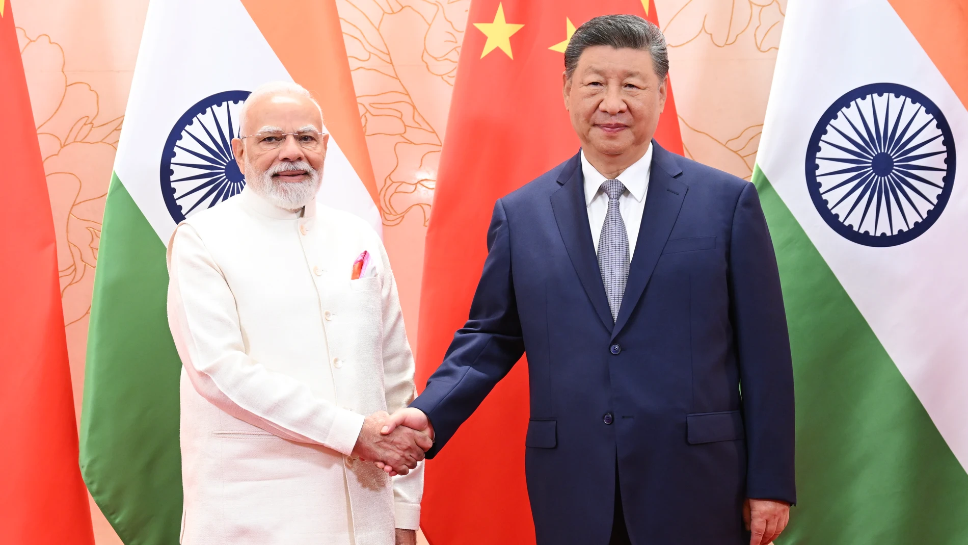 Tianjin (China), 31/08/2025.- Chinese President Xi Jinping meets with Indian Prime Minister Narendra Modi in Tianjin, north China, 31 August 2025. Modi is in China to attend the Shanghai Cooperation Organization (SCO) Summit 2025. EFE/EPA/XINHUA / XIE HUANCHI CHINA OUT / UK AND IRELAND OUT / MANDATORY CREDIT EDITORIAL USE ONLY