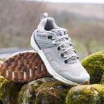 El outlet de Columbia liquida zapatillas de hombre al 50% listas para senderos y ciudad