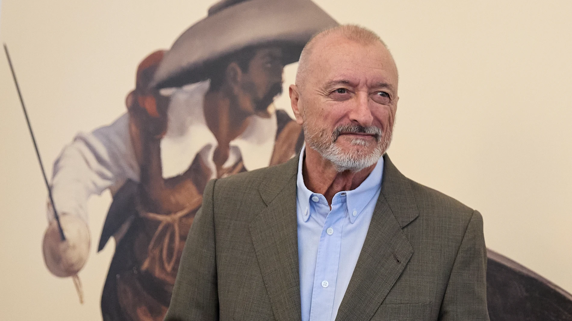 El autor Arturo Pérez-Reverte presenta en un desayuno de prensa su nueva novela 'Misión en París', en The Palace Hotel, a 2 de septiembre de 2025, en Madrid (España). Pérez-Reverte recupera el capitán Alatriste en esta novela ambientada en París. 02 SEPTIEMBRE 2025 Jesús Hellín / Europa Press 02/09/2025